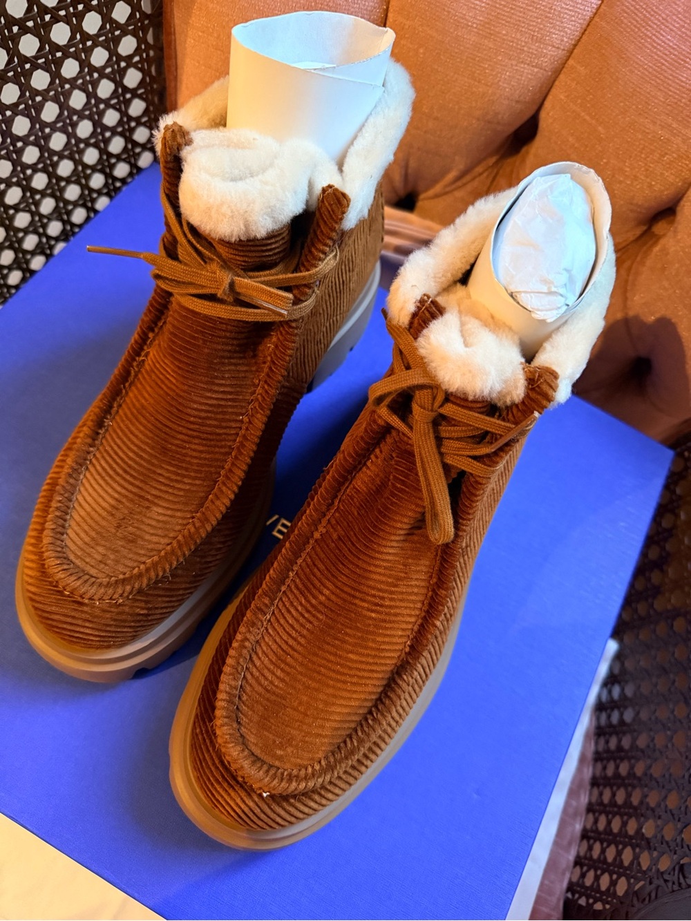 Stuart Weitzman Hudson Shearling Chukka Boots US8.5